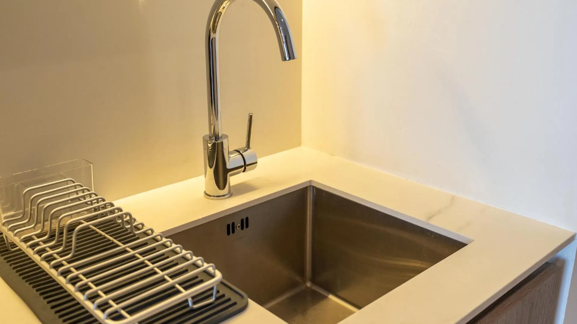 Beautiful Pool View Jvc Cozy And Stylish Czechin Apartment Dubai
