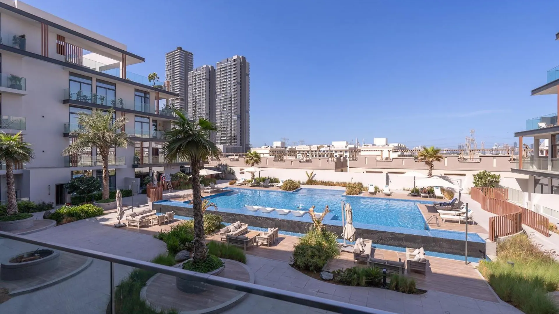 Beautiful Pool View Jvc Cozy And Stylish Czechin Apartment Dubai