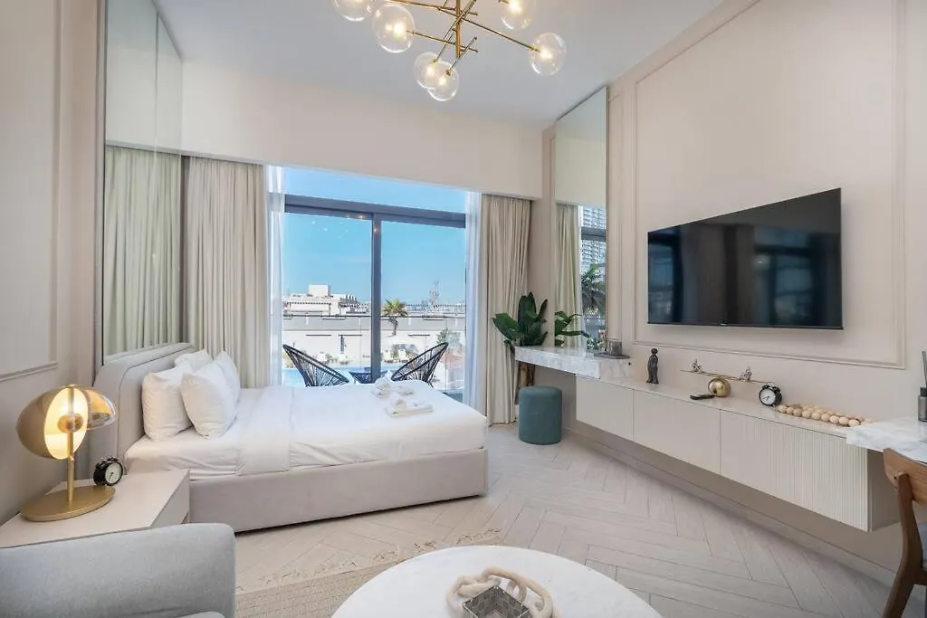 Beautiful Pool View Jvc Cozy And Stylish Czechin Apartment Dubai