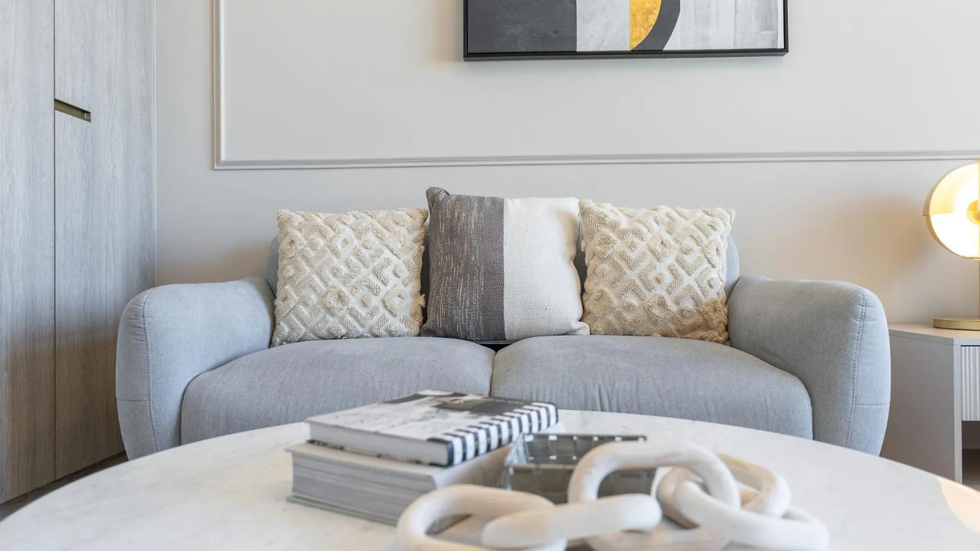 Beautiful Pool View Jvc Cozy And Stylish Czechin Apartment Dubai