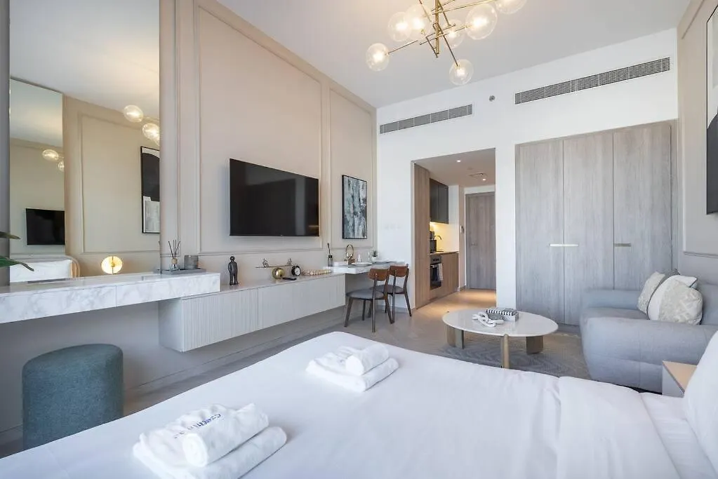 Appartamento Beautiful Pool View Jvc Cozy And Stylish Czechin Dubai